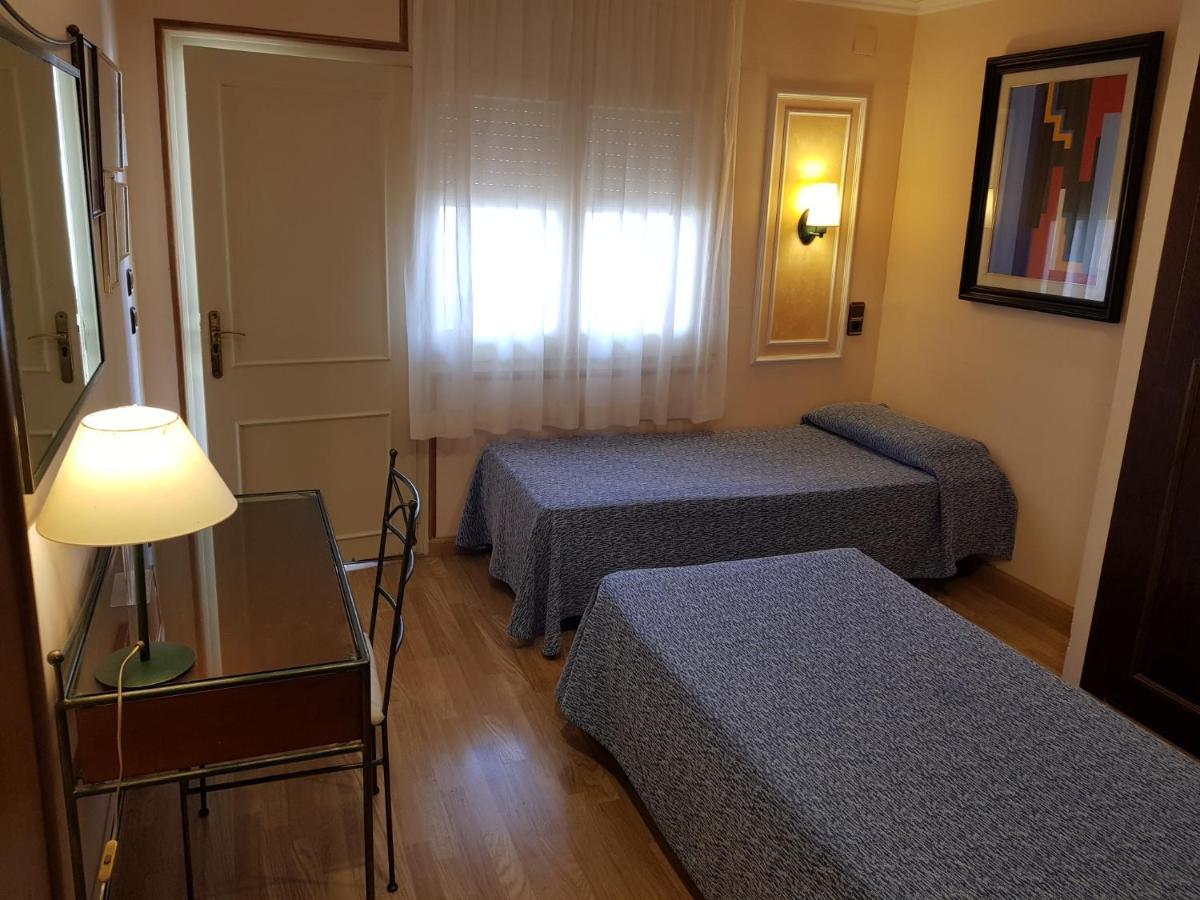 Checkin Trave Hotel Figueres  Kültér fotó