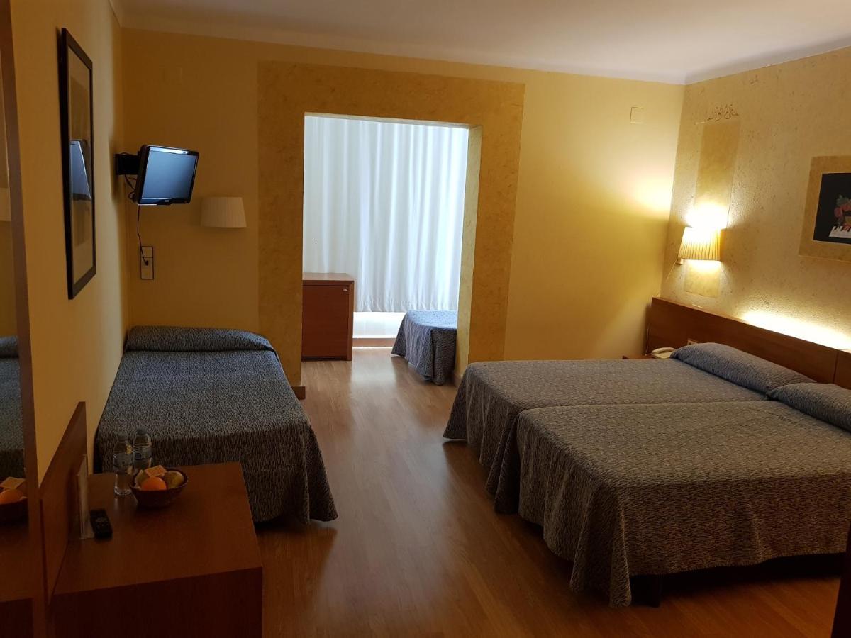Checkin Trave Hotel Figueres  Kültér fotó