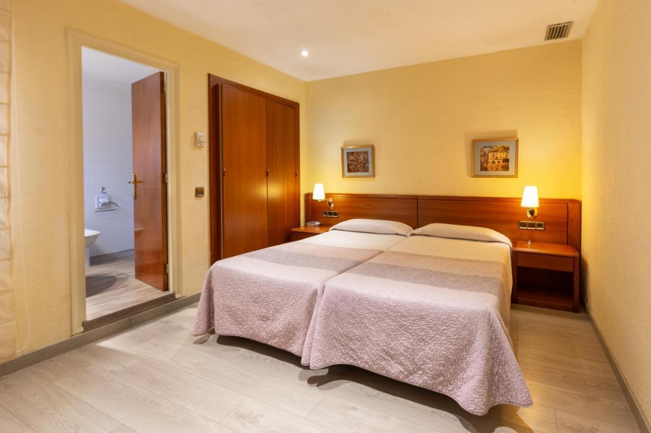 Checkin Trave Hotel Figueres  Kültér fotó