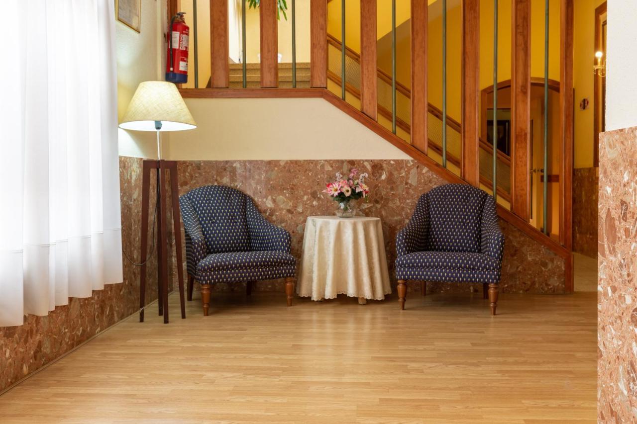 Checkin Trave Hotel Figueres  Kültér fotó