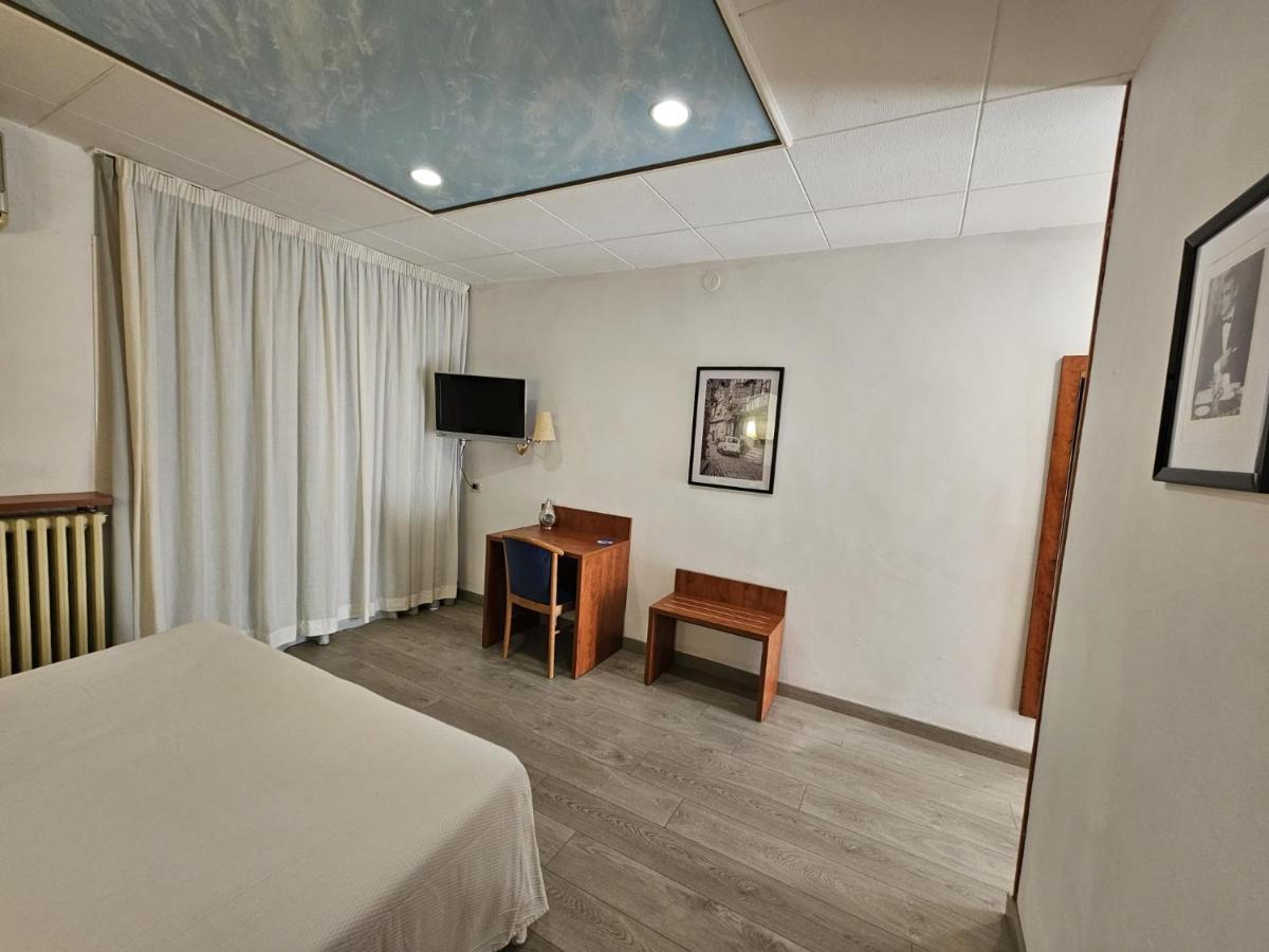 Checkin Trave Hotel Figueres  Kültér fotó