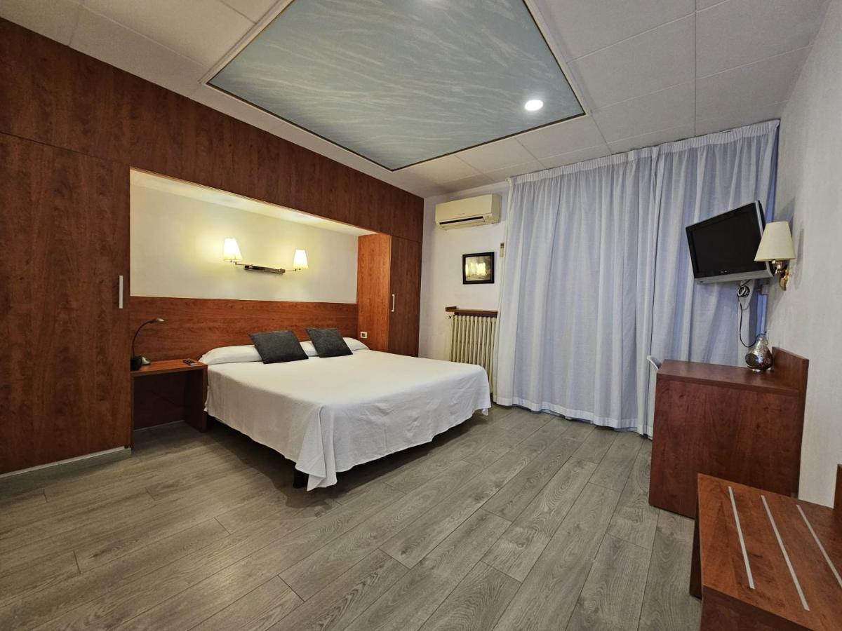 Checkin Trave Hotel Figueres  Kültér fotó
