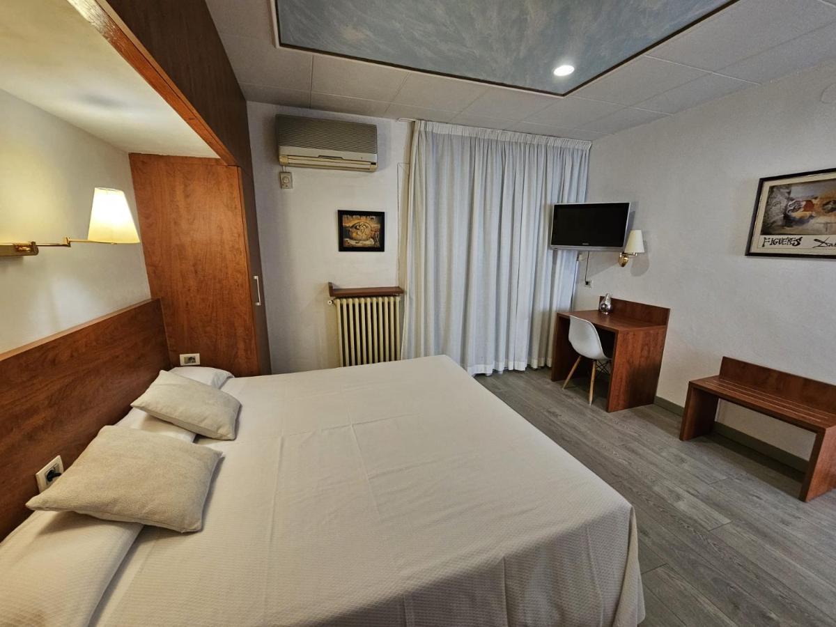 Checkin Trave Hotel Figueres  Kültér fotó