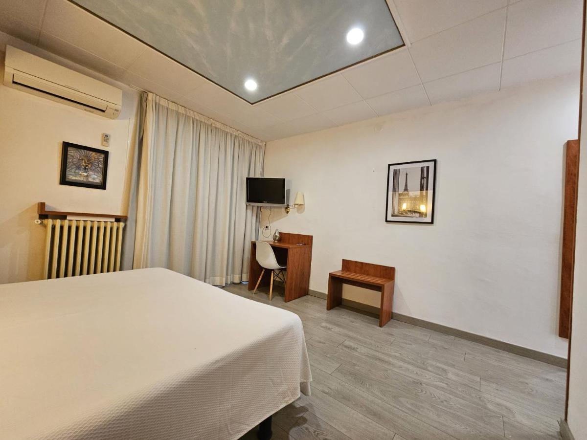Checkin Trave Hotel Figueres  Kültér fotó