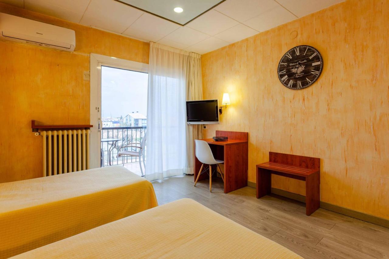 Checkin Trave Hotel Figueres  Kültér fotó